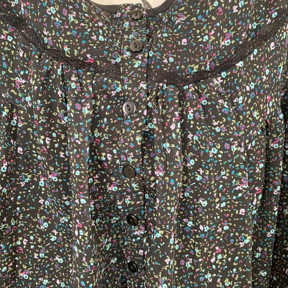 Black floral chiffon sheer mini skirt with buttons - Picture 4 of 4